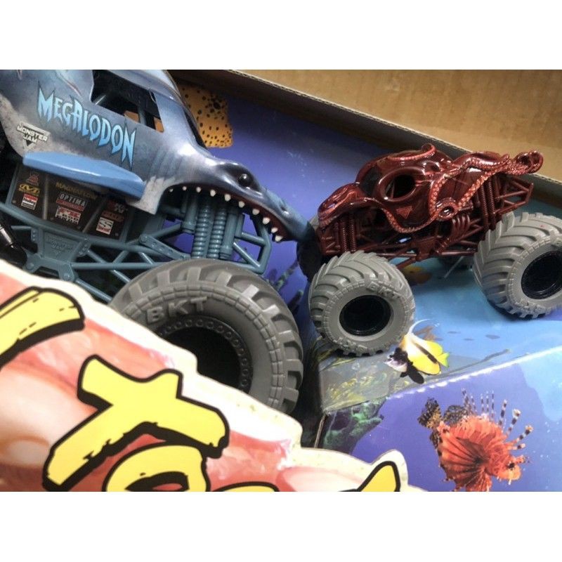 Bộ 3 sản phẩm Monster Jam In Too Deep Die Cast