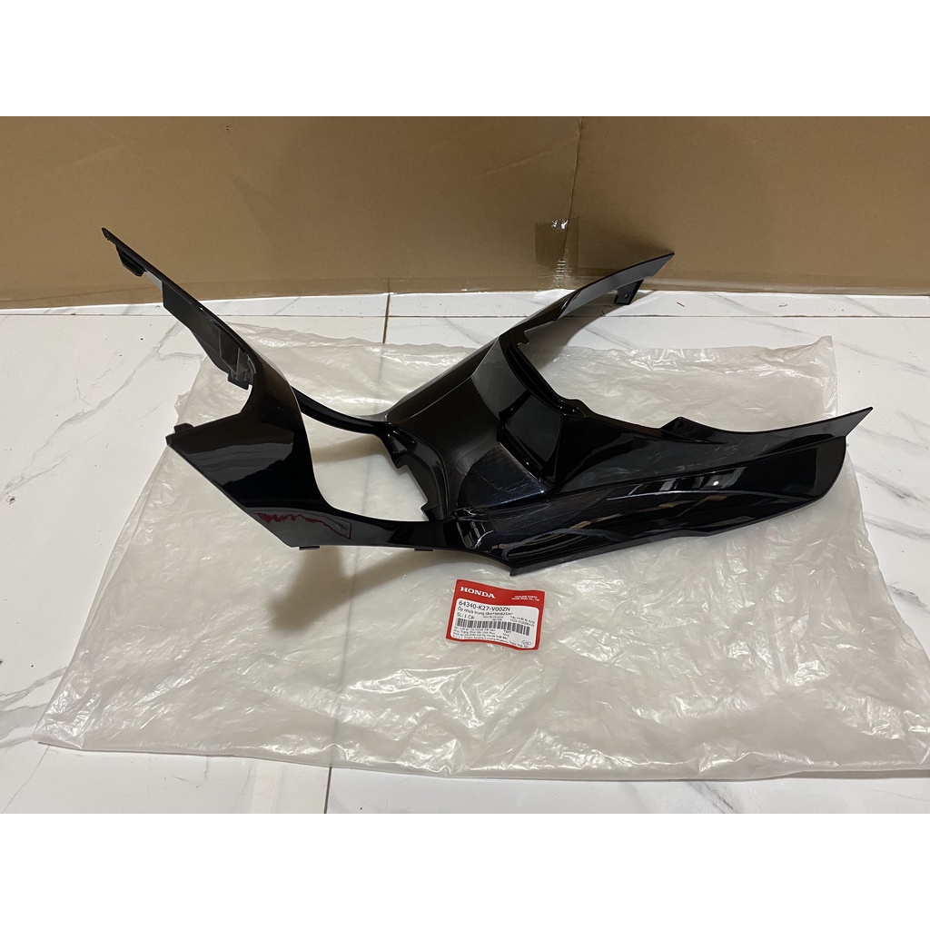 Ốp nhựa trung tâm-Ốp dưới ổ khóa HONDA AIR BLADE 125 năm 2014 màu Đen.