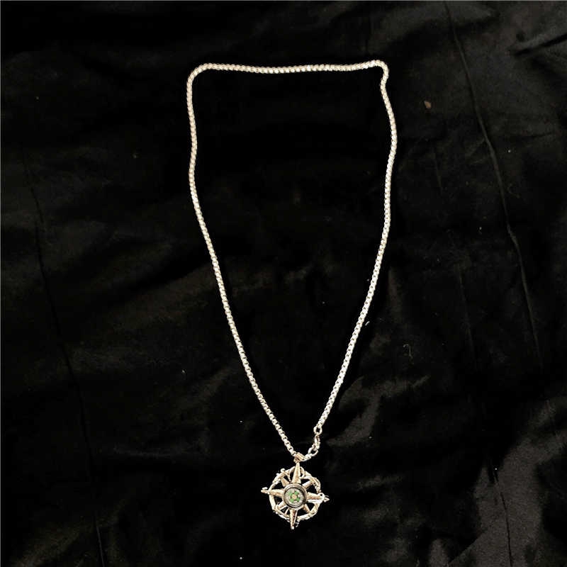 13160Europe and the United States titanium steel Korean version of the wild men and women compass necklace