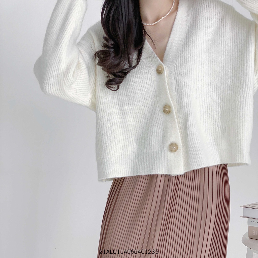 Áo len nữ cardigan tay dài gài 3 nút crop thời trang FMstyle Saigon 21ALU11A960401 | BigBuy360 - bigbuy360.vn