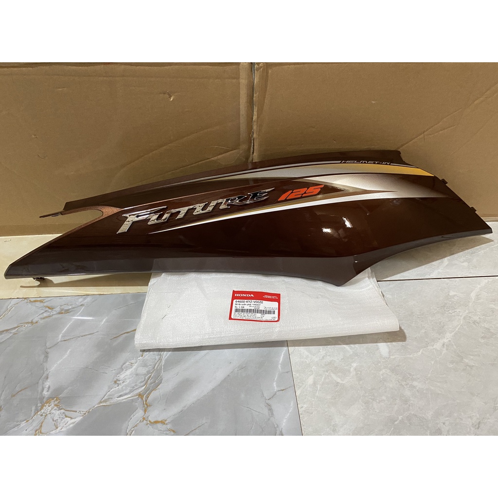 Ốp sườn sau bên phải - ốp thân HONDA FUTURE 125 năm 2012 màu Nâu. *YR303* 64600KYZV00ZE