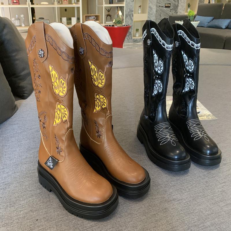 Giày bốt cao bồi đế dày vừa miệng chữ V thêu họa tiết phong cách Âu Mỹ 2021 | BigBuy360 - bigbuy360.vn