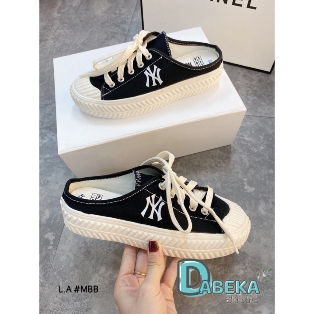 Giày Sục Thể Thao Nữ Hở Gót Ny Vải Thể Thao Đế Độn 4Cm Hothit - Giày Lười Đạp Gót Mlb Nữ Thêu Chữ N - Dabeka - D016