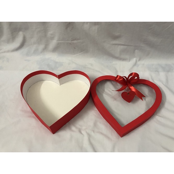 Hộp quà trái tim mặt kiếng đường kính 27 cm cao 7 cm/hộp
