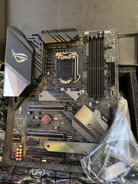Main Asus ROG STRIX Z390-E GAMING wifi hàng xách tay new 100% | BigBuy360 - bigbuy360.vn