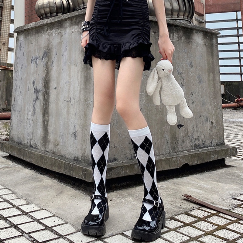 Vớ dài đến đầu gối họa tiết sọc caro trắng đen phong cách Harajuku trẻ trung cho nữ
