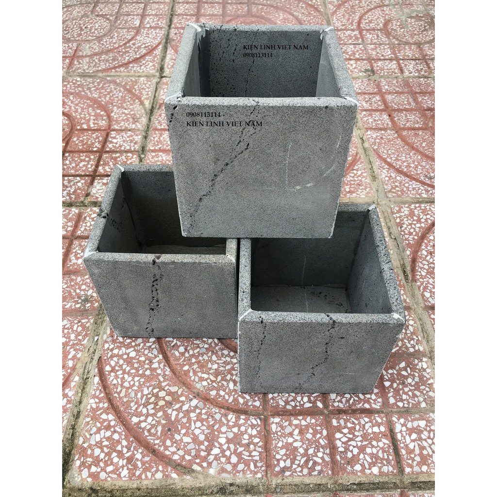Chậu treo ban công chung cư trồng hoa hình vuông 15x15x15cm bằng đá ong xám tự nhiên sử dụng 5-10 năm ngoài trời