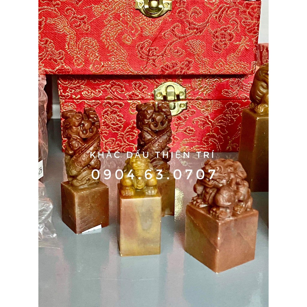 Ấn triện thư pháp cá nhân , làm bằng đá ,nhỏ gọn , kèm túi gấm và mực chusa