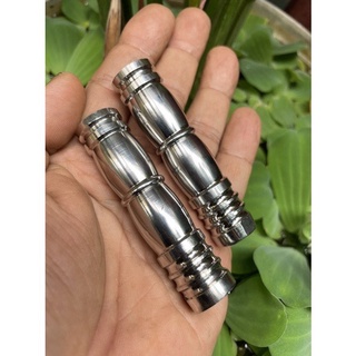 Gác chân inox gắn phuột xe máy xe đạp