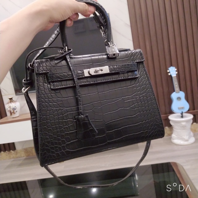 Túi Xách Nữ Cầm Tay Có Dây Đeo Chéo Dáng Cao Chất Da Rắn Đầy Đủ Phụ Kiện Ổ Khóa Chìa Khóa | BigBuy360 - bigbuy360.vn