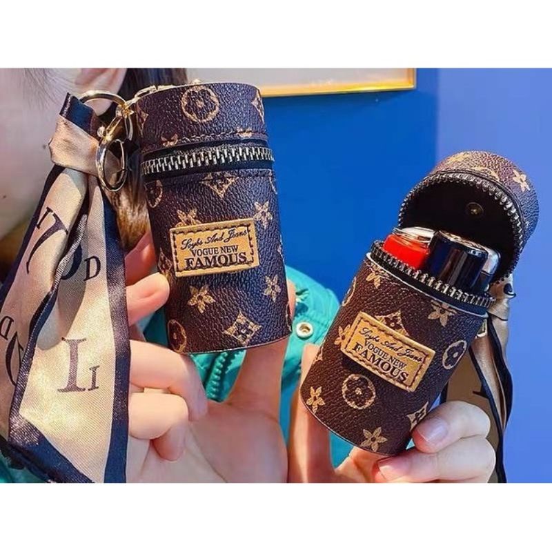 Móc chìa khoá dạng ống hoạ tiết L.V sành điệu tặng kèm khăn buộc