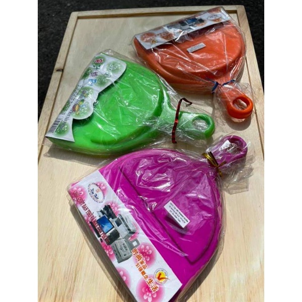 Chổi quét bụi, tàn nhang bàn thờ..