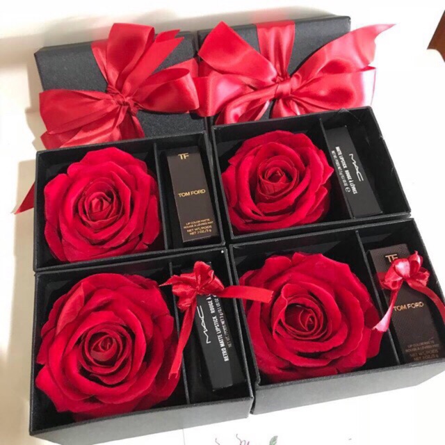 Quà tặng bạn gái - hộp hoa kèm son siêu chanh sả 😍😍😍 | BigBuy360 - bigbuy360.vn