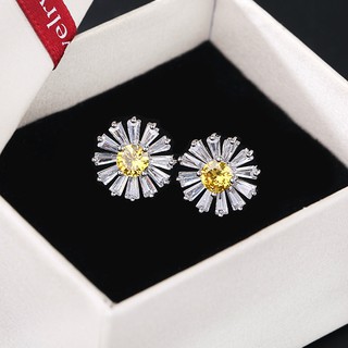 Khuyên tai đính đá tạo hình hoa xuyến chi siêu xinh