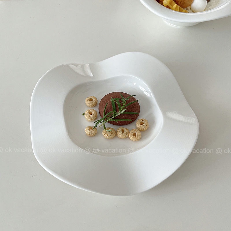 Đĩa Sứ Cong Màu Trắng Trơn Phong Cách Hàn Quốc Độc Đáo