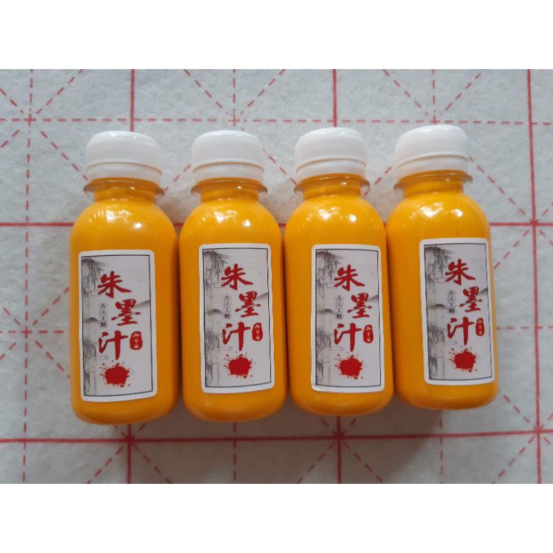 Mực vàng viết thư pháp