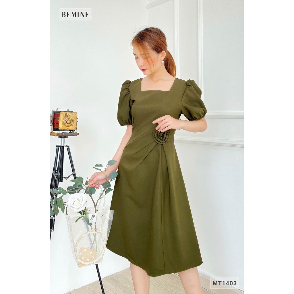 Đầm cổ vuông eo gắn bông BEMINE MT1403REULINH | BigBuy360 - bigbuy360.vn