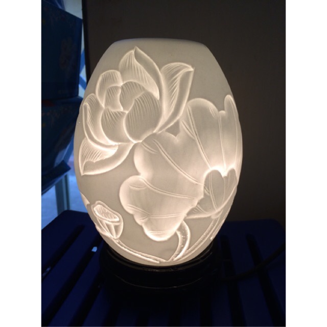 Đèn hoa sen cá chép khắc đế gỗ Bát Tràng