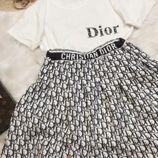 Set váy Dior hot hit ạ 😃