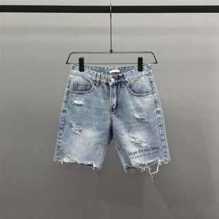 Quần short jean rách thêu chữ