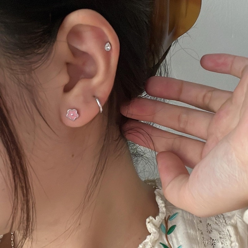 𝐯𝐞𝐥𝐯𝐞𝐭𝐩𝐢𝐧𝐤.𝐚𝐜𝐜🇰🇷 | Khuyên tai chốt bi vặn bông hoa nhiều màu