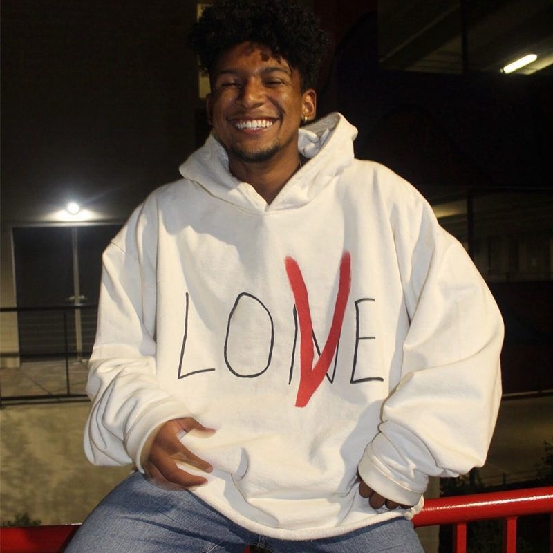 Vlone POP UP Áo Sweater mỏng cổ chữ V in hình Graffiti cho lễ tình nhân