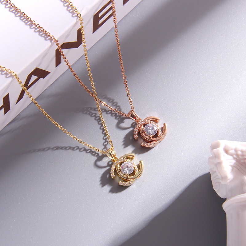 Xiaoxiangfeng Vòng cổ Bằng Thép Titan Mặt Chữ C Đính Đá zircon Cao Cấp Thiết Kế ins Cho Nữ