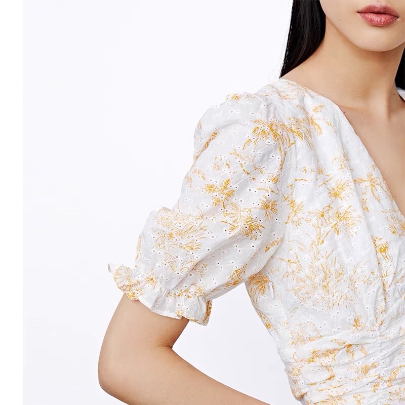 Đầm hoạ tiết vàng Urban Revivo