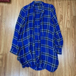 Váy zara xanh.      Váy zara..... váy zara dáng xuông. Phù hợp đi chơi, dạo phố.                           .