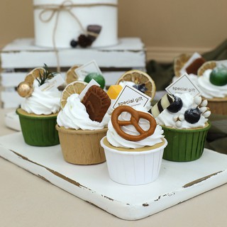 Mô hình bánh cupcake bằng giấy độc đáo trang trí bàn