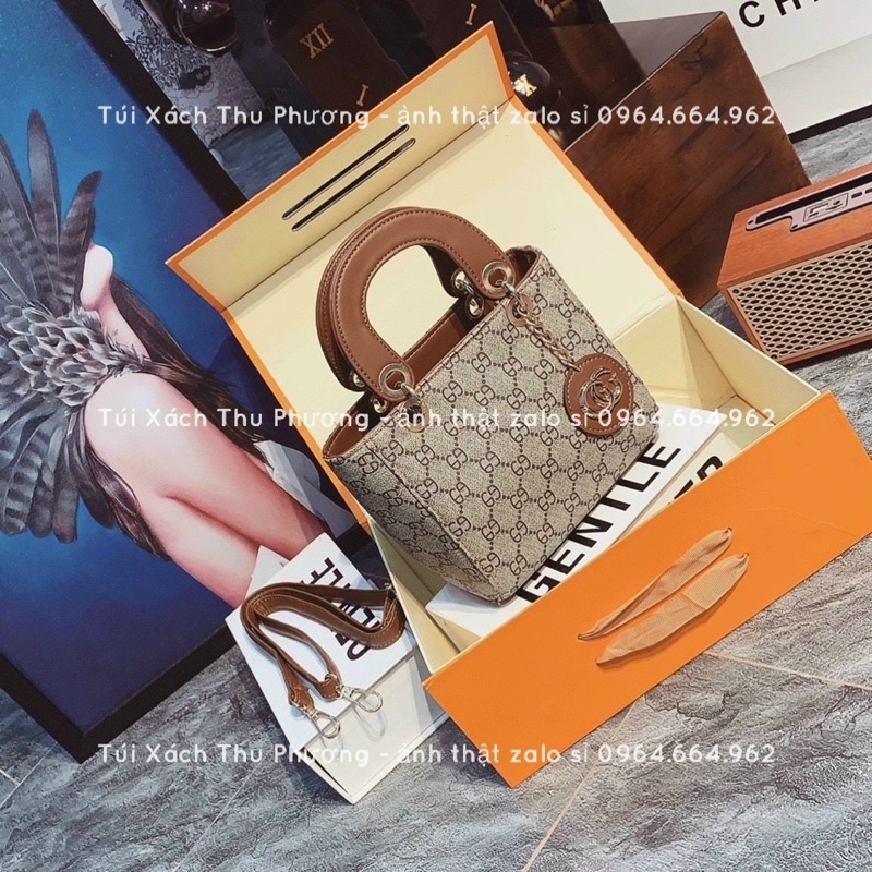 Túi quai xách hoạ tiết chữ, kèm dây đeo chéo và móc treo tròn (cam kết chuẩn ảnh)