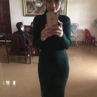 Váy len dài qua gối