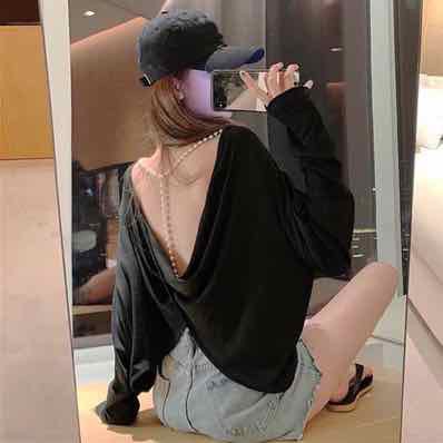 Áo thun tay dài hở lưng dây chuỗi hạt