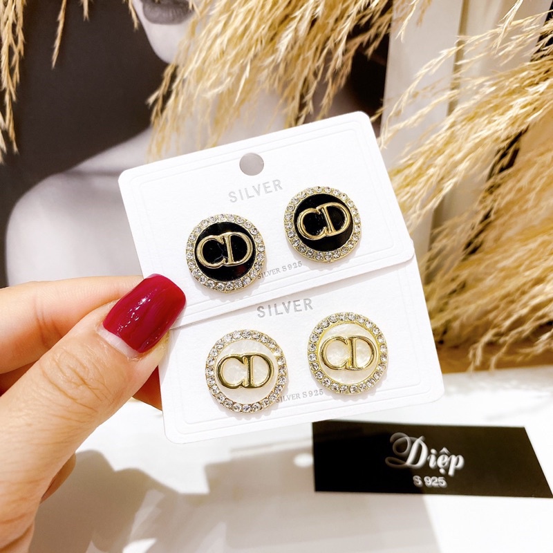 Bông tai tròn khắc chữ giữa cho nữ