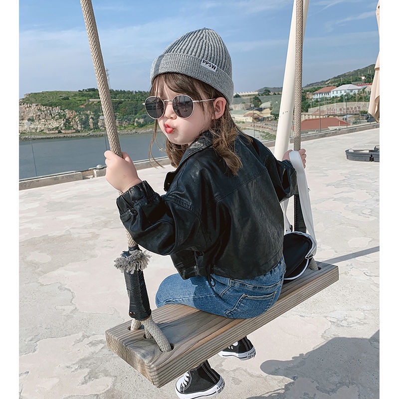 Áo khoác kiểu dáng xinh xắn cá tính cho bé gái 2021