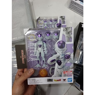 Mô hình Bandai SHF Frieza 4th Form có sẵn