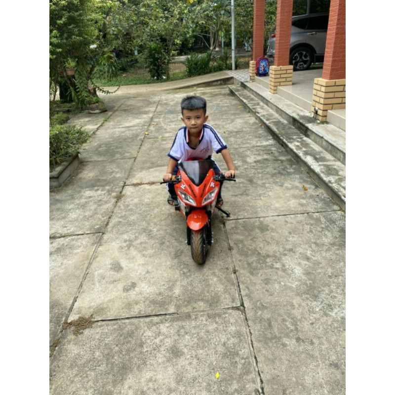 Moto R15 phiên bản châu âu Bánh Nhỏ