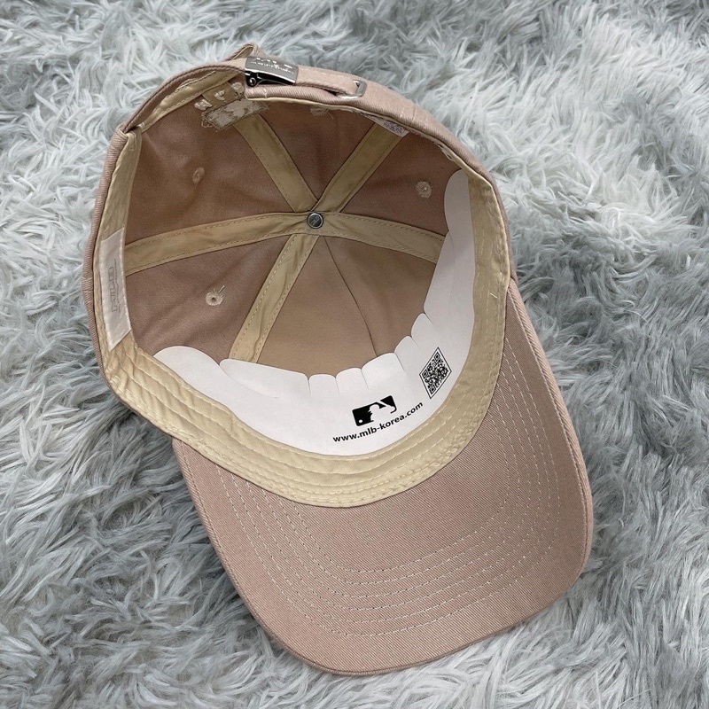 Mũ lưỡi trai MLB màu beige - logo trắng