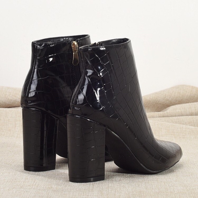 Boots da cổ ngắn hai màu đen/trắng . xuất eu