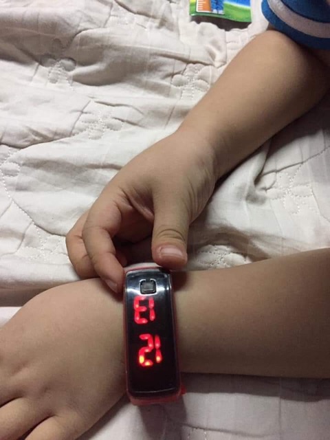 Đồng hồ đèn Led cho bé