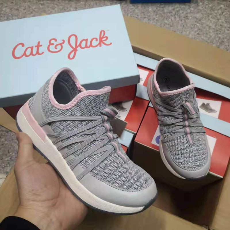 Giày xuất cho bé