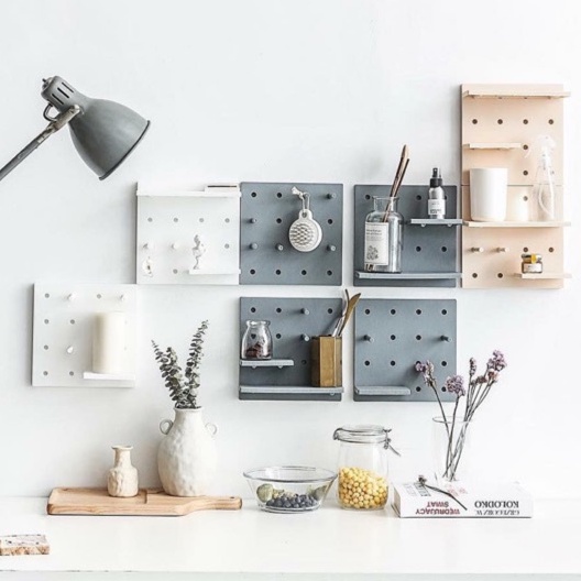 Kệ dán tường trang trí nhà cửa - Bảng Pegboard lỗ decor bàn làm việc phong cách Châu Âu No.101174