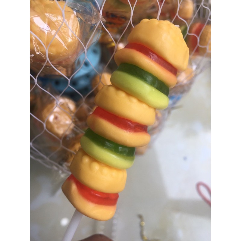 1 cây kẹo dẻo hình hambuger 60 que