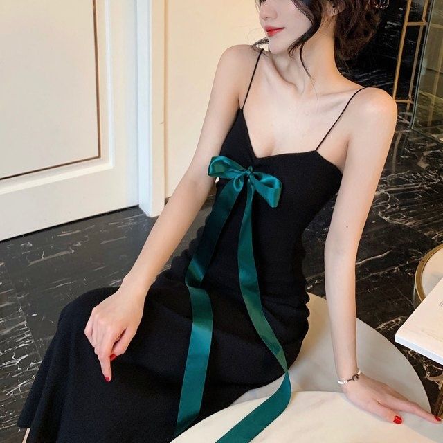 Đầm Hai Dây Màu Đen Dáng Ôm Phong Cách Âu Mỹ Thời Trang Quyến Rũ Cho Nữ