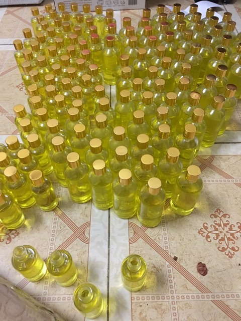 Sỉ dầu tràm Hue 1 lít date mới nhất tắm và bôi cho trẻ