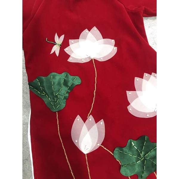 Áo dài nhung đỏ bé gái