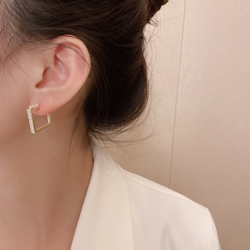 Khuyên Tai Hình Học Đính Ngọc Trai Thời Trang Mới Cho Nữ