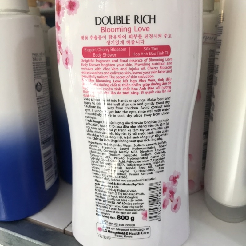 Sữa tắm hoa anh đào tinh tế Double Rich Love Blooming chai 800g