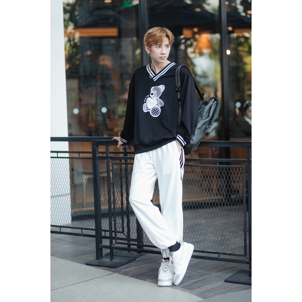 Áo Nỉ Đen Cao Cấp Sweater Dài Tay Nam MANDO Cổ Tim Họa Tiết In Gấu Form Rộng Basic Unisex Thời Trang Hàn Quốc NDN091