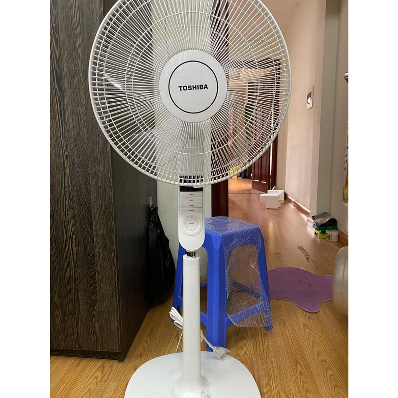 Quạt cây đứng Toshiba F-LSA20(H)VN có khiển model mới nhất 2022 Công nghệ Nhật Bản Hàng chính hãng